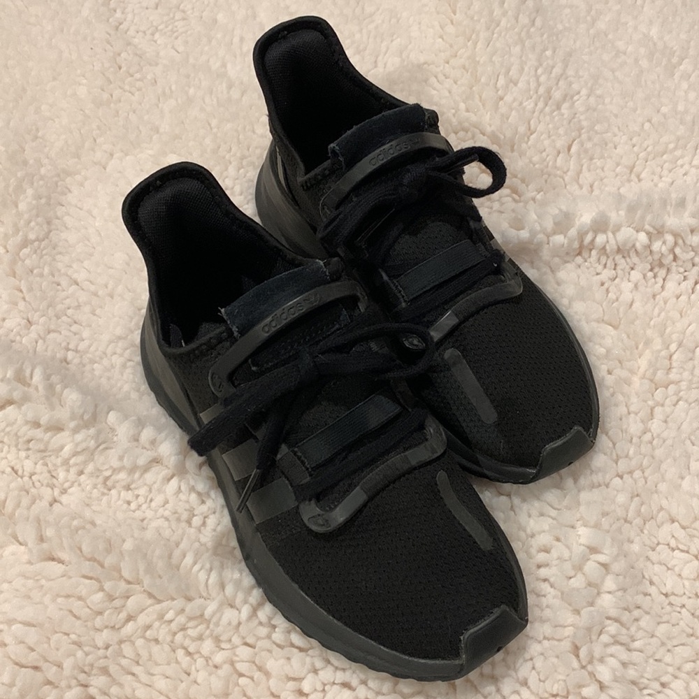 ADIDAS SHOES! 🖤👟
